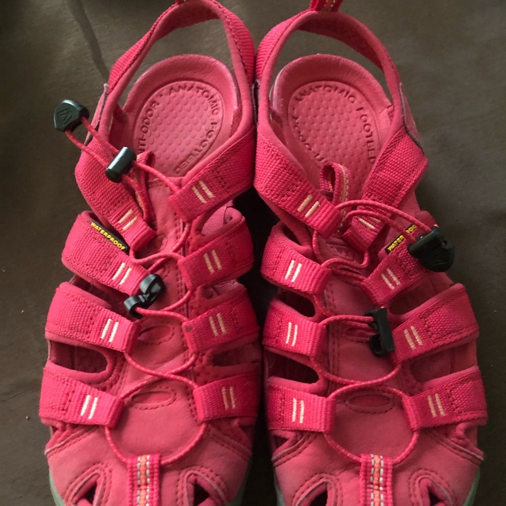 Keens hiking sandal size 8